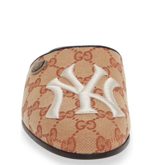 GUCCI X MLB NY YANKEES MONOGRAM SLIPPERS - Picture 4 of 8